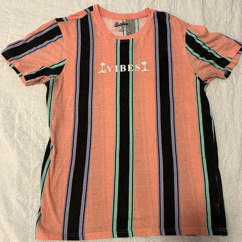 Men’s graphic tee, stripes, size Large